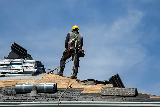 Professional Gutter Installation technician working in Carteret, NJ